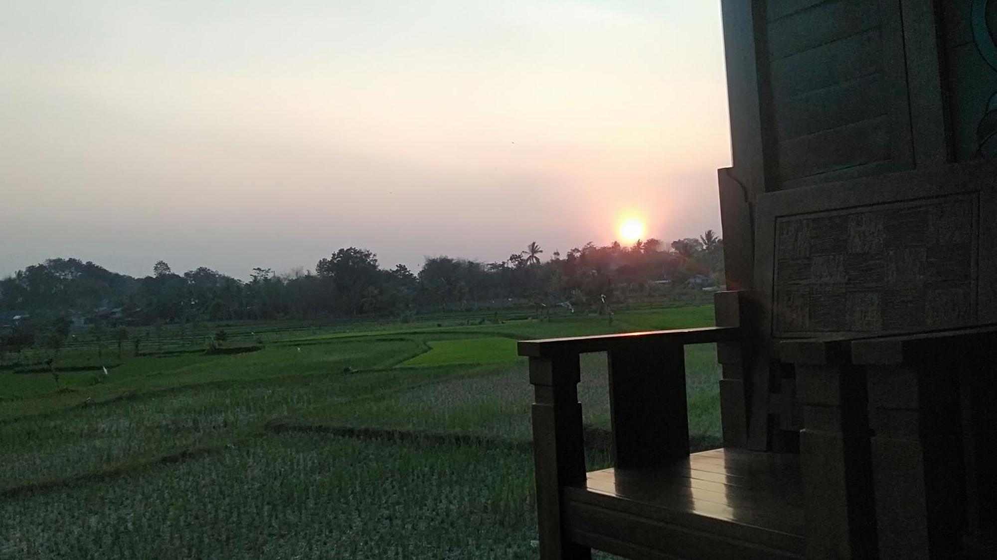 Bujak Permai Villa Matahari Lombok Ntb Praya Buitenkant foto