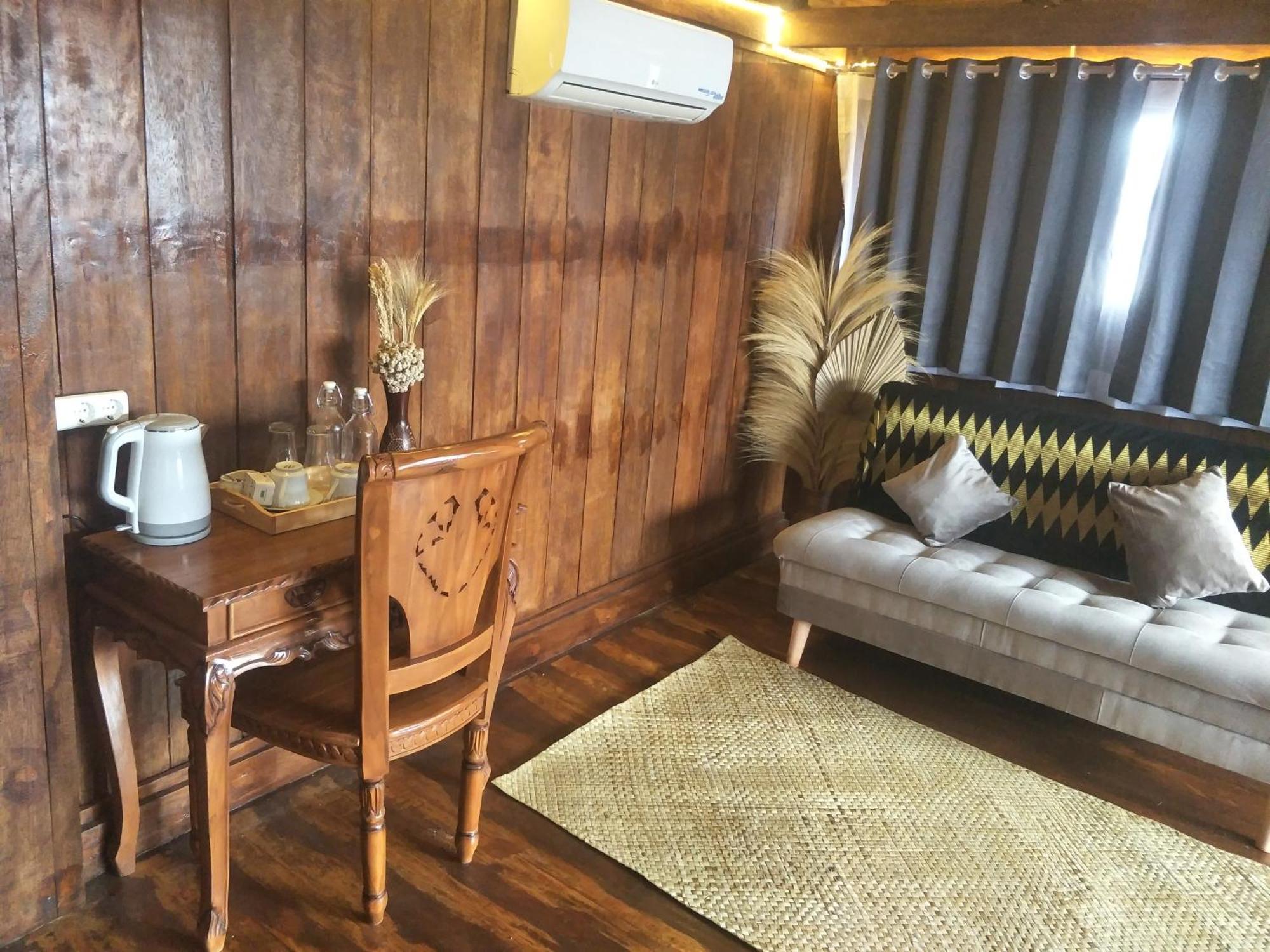Bujak Permai Villa Matahari Lombok Ntb Praya Buitenkant foto