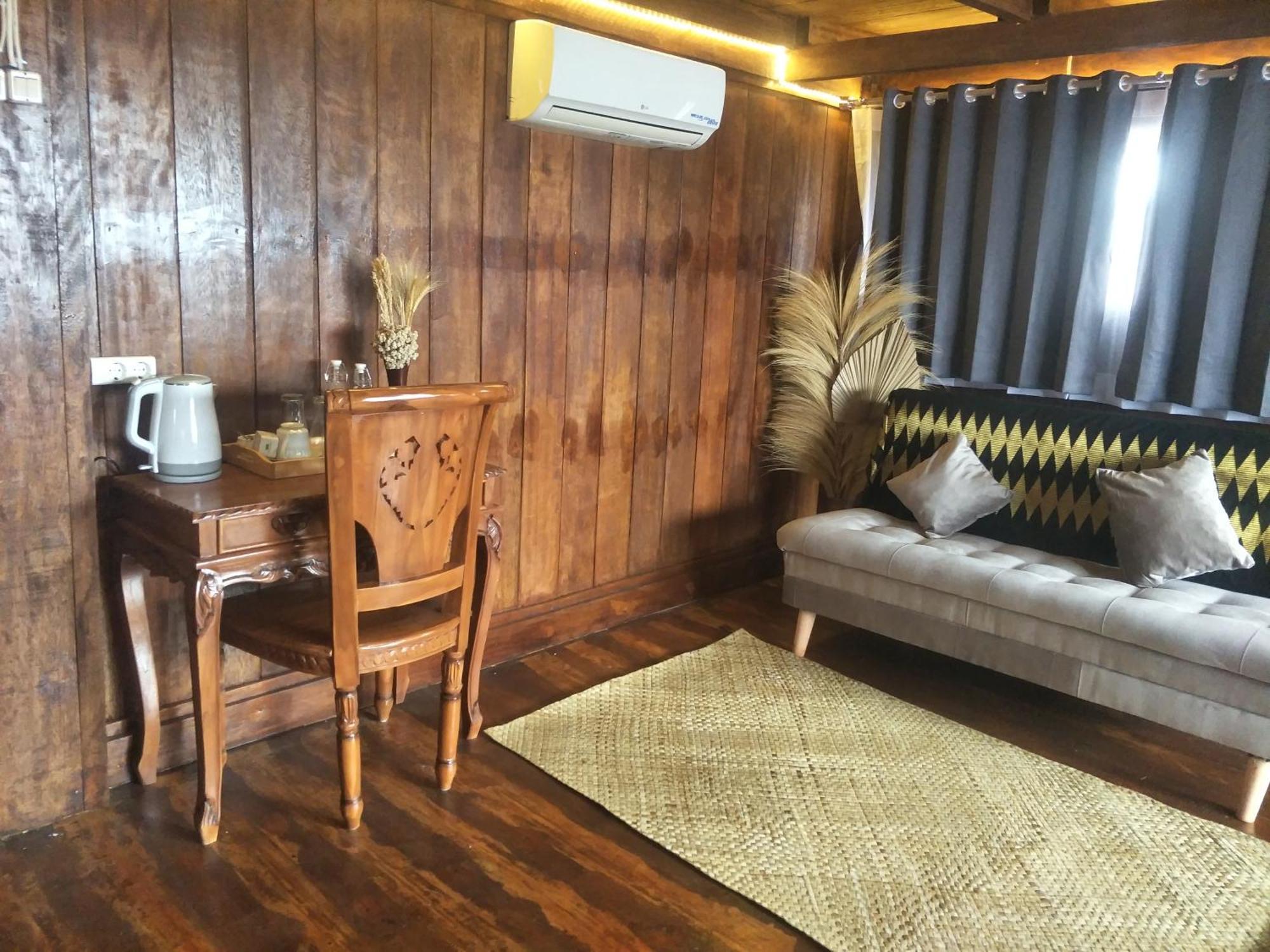 Bujak Permai Villa Matahari Lombok Ntb Praya Buitenkant foto